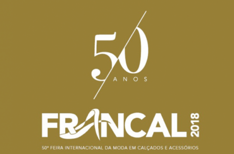Imagem com fundo dourado e em letras brancas escritas "Francal"