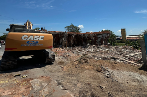 Construção irregular em área pública foi demolida na Estrada da Integração Leopoldo Petry