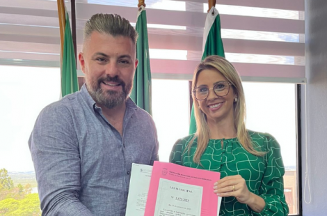Prefeito Gustavo Finck e Secretária de Administração Andrea Schneider Pascoal