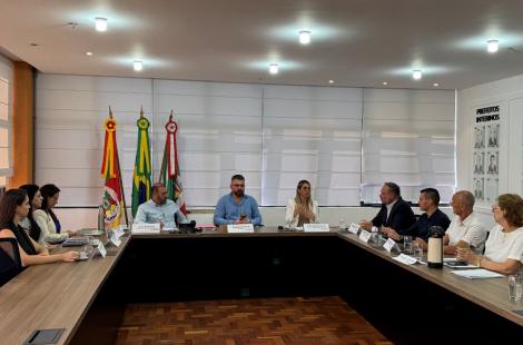 Ocorreu na manhã desta segunda-feira (3) a primeira reunião mensal de secretários no Centro Administrativo Leopoldo Petry. O encontro foi liderado pelo prefeito Gustavo Finck e se estendeu até o meio-dia.