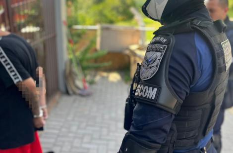 A Guarda Municipal de Novo Hamburgo prendeu, nesta segunda-feira (3), dois foragidos da Justiça, além de realizar outras duas detenções.