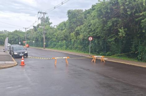 Ao menos cinco vias estão com alterações no trânsito em Novo Hamburgo por conta de problemas ocasionados pela chuva nesta segunda-feira (17). 