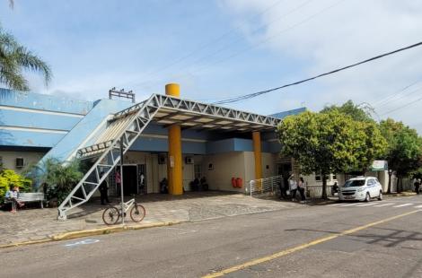 A Fundação de Saúde Pública de Novo Hamburgo (FSNH) informa que está operando acima da sua capacidade máxima de lotação na emergência do Hospital Municipal e nas Unidades de Pronto Atendimento (UPAs) Canudos e Centro nesta quarta-feira (5).