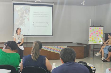 Professores da educação infantil recebem formação para estimular a leitura