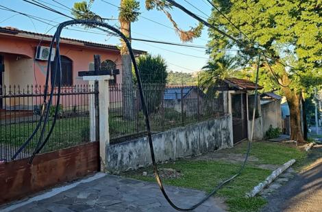 Ação criminosa danificou a fiação. 
