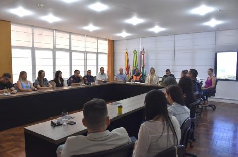 Após identificar a necessidade de reorganização do Plano de Contingência de Novo Hamburgo, a Prefeitura iniciou a reestruturação do conjunto de ações voltadas ao enfrentamento de desastres climáticos no município. Após reunir os setores, delegar funções bem delimitadas e promover um seminário para colher boas práticas, nesta sexta-feira (28) foi a vez da participação das entidades para finalizar a quarta fase da elaboração do plano.