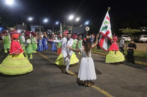 Protegidos trouxe parte do desfile para a comunidade
