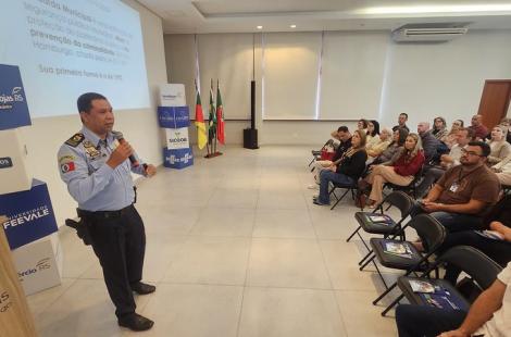 Diretor da Guarda Municipal participou de evento com empresários no Sindilojas Vale Germânico 
