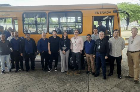 Direção da COMUR e integrantes da comitiva que foi apresentada à bilhetagem eletrônica