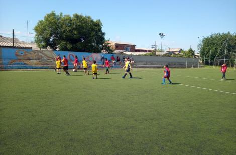 Escolinha de Futebol da Praça da Juventude oferece treinos para crianças e adolescentes