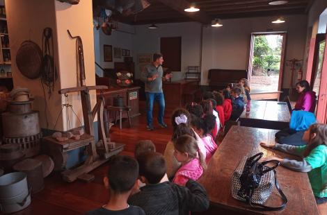 Projeto voltado aos alunos do ensino básico busca mostrar Novo Hamburgo por meio da visita em locais históricos