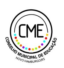 [DESCRIÇÃO] CME - O logotipo está inscrito em um círculo preto com o fundo branco. Bem ao meio, a sigla CME. Na parte superior interna uma linha contínua que acompanha o círculo e, na parte inferior, uma linha formada por 15 bolinhas coloridas. Na parte inferior externa, em meia lua, CONSELHO MUNICIPAL DE EDUCAÇÃO, NOVO HAMBURGO/RS  [FIM DA DESCRIÇÃO]
